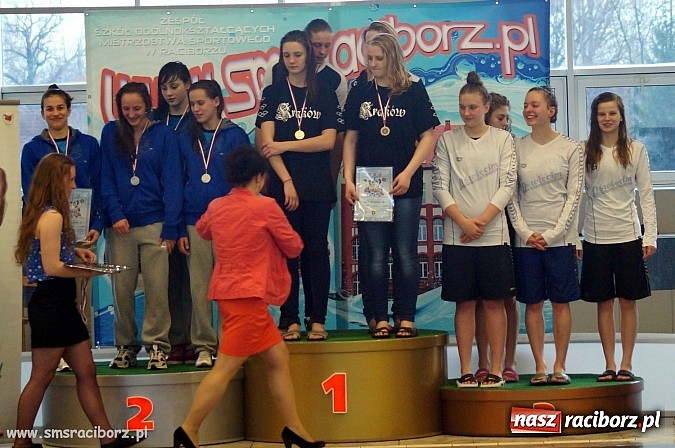 Zdjęcie w galerii na portalu naszraciborz.pl: Pływanie: sześć medali uczniów SMS wiadomości z regionu