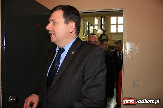 Zdjęcie w galerii na portalu naszraciborz.pl: W II LO wyłoniono mistrzów ortografii wiadomości z regionu