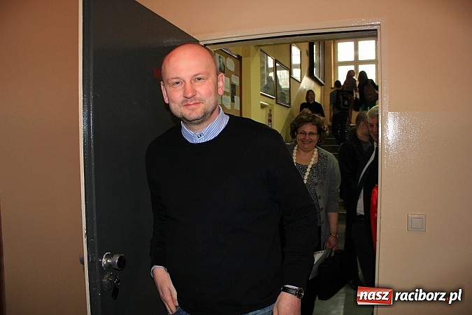 Zdjęcie w galerii na portalu naszraciborz.pl: W II LO wyłoniono mistrzów ortografii wiadomości z regionu