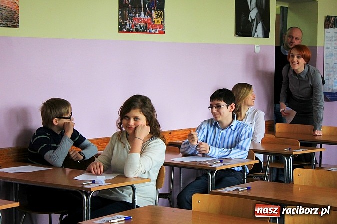 Zdjęcie w galerii na portalu naszraciborz.pl: W II LO wyłoniono mistrzów ortografii wiadomości z regionu