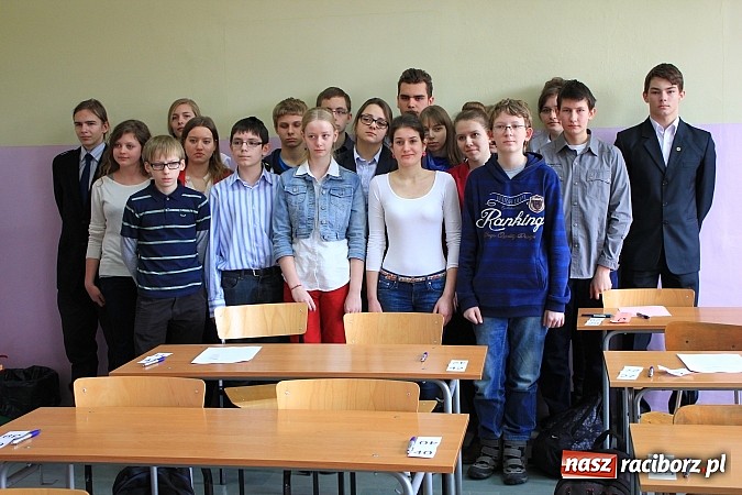 Zdjęcie w galerii na portalu naszraciborz.pl: W II LO wyłoniono mistrzów ortografii wiadomości z regionu