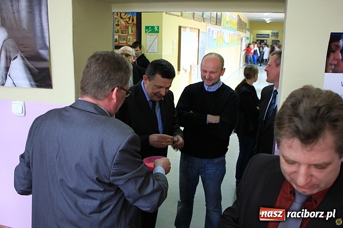 Zdjęcie w galerii na portalu naszraciborz.pl: W II LO wyłoniono mistrzów ortografii wiadomości z regionu