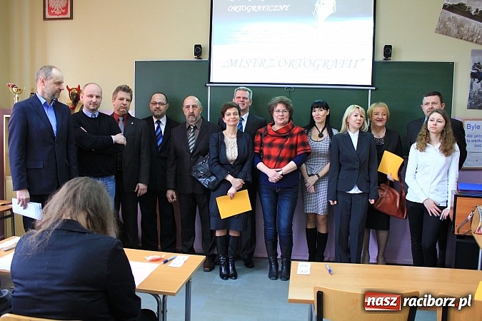 Zdjęcie w galerii na portalu naszraciborz.pl: W II LO wyłoniono mistrzów ortografii wiadomości z regionu