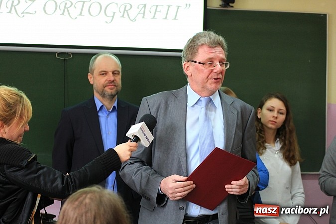 Zdjęcie w galerii na portalu naszraciborz.pl: W II LO wyłoniono mistrzów ortografii wiadomości z regionu