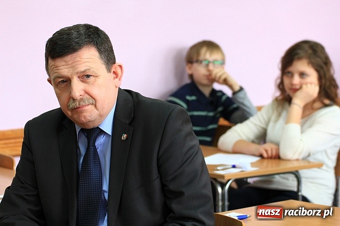 Zdjęcie w galerii na portalu naszraciborz.pl: W II LO wyłoniono mistrzów ortografii wiadomości z regionu