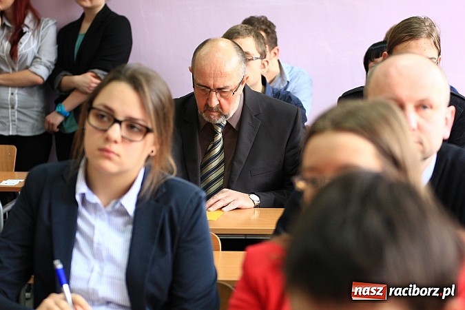 Zdjęcie w galerii na portalu naszraciborz.pl: W II LO wyłoniono mistrzów ortografii wiadomości z regionu