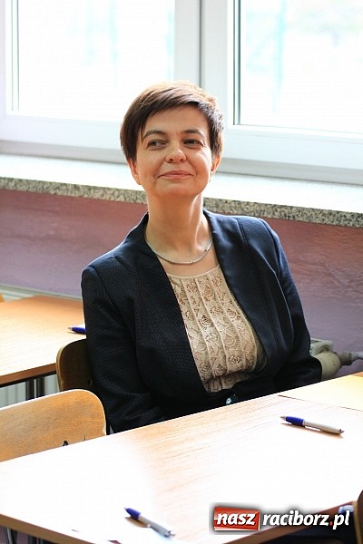 Zdjęcie w galerii na portalu naszraciborz.pl: W II LO wyłoniono mistrzów ortografii wiadomości z regionu