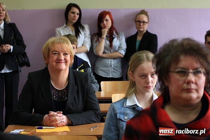 Zdjęcie w galerii na portalu naszraciborz.pl: W II LO wyłoniono mistrzów ortografii wiadomości z regionu