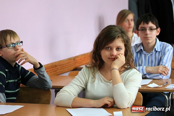 Zdjęcie w galerii na portalu naszraciborz.pl: W II LO wyłoniono mistrzów ortografii wiadomości z regionu