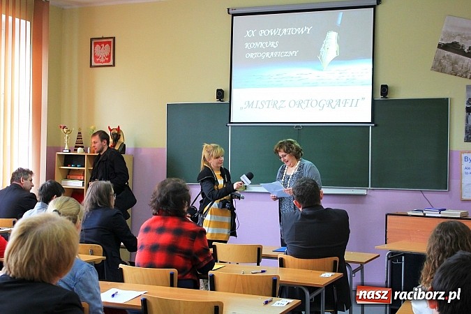Zdjęcie w galerii na portalu naszraciborz.pl: W II LO wyłoniono mistrzów ortografii wiadomości z regionu
