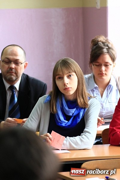 Zdjęcie w galerii na portalu naszraciborz.pl: W II LO wyłoniono mistrzów ortografii wiadomości z regionu