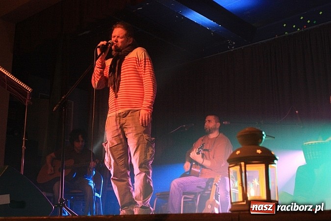 Zdjęcie w galerii na portalu naszraciborz.pl: Kapsander wystąpił w krzanowickim MOK-u wiadomości z regionu