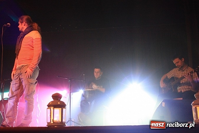 Zdjęcie w galerii na portalu naszraciborz.pl: Kapsander wystąpił w krzanowickim MOK-u wiadomości z regionu