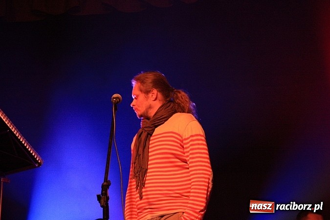 Zdjęcie w galerii na portalu naszraciborz.pl: Kapsander wystąpił w krzanowickim MOK-u wiadomości z regionu