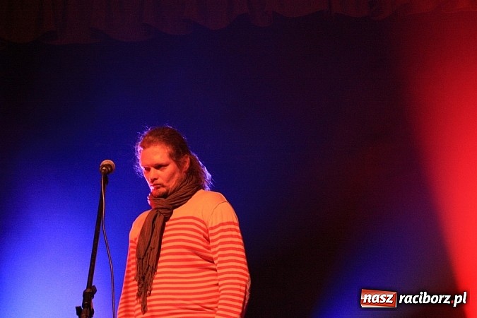 Zdjęcie w galerii na portalu naszraciborz.pl: Kapsander wystąpił w krzanowickim MOK-u wiadomości z regionu