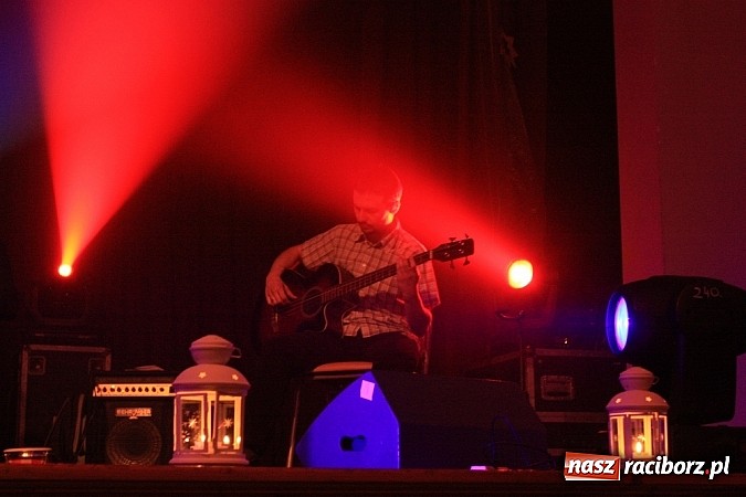 Zdjęcie w galerii na portalu naszraciborz.pl: Kapsander wystąpił w krzanowickim MOK-u wiadomości z regionu