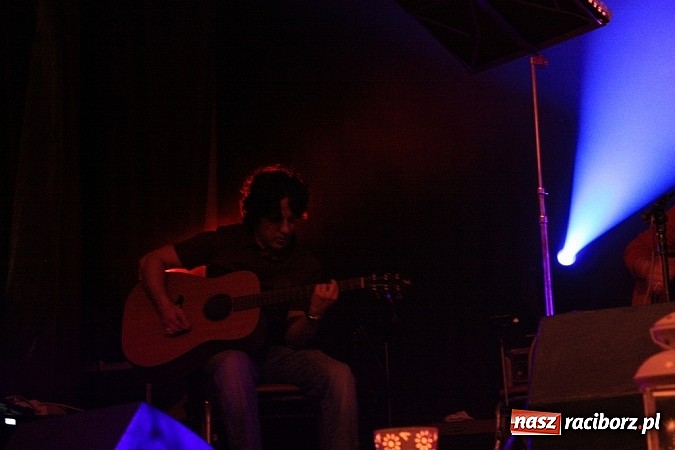 Zdjęcie w galerii na portalu naszraciborz.pl: Kapsander wystąpił w krzanowickim MOK-u wiadomości z regionu