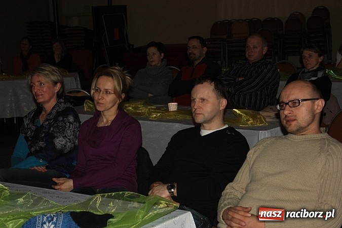 Zdjęcie w galerii na portalu naszraciborz.pl: Kapsander wystąpił w krzanowickim MOK-u wiadomości z regionu