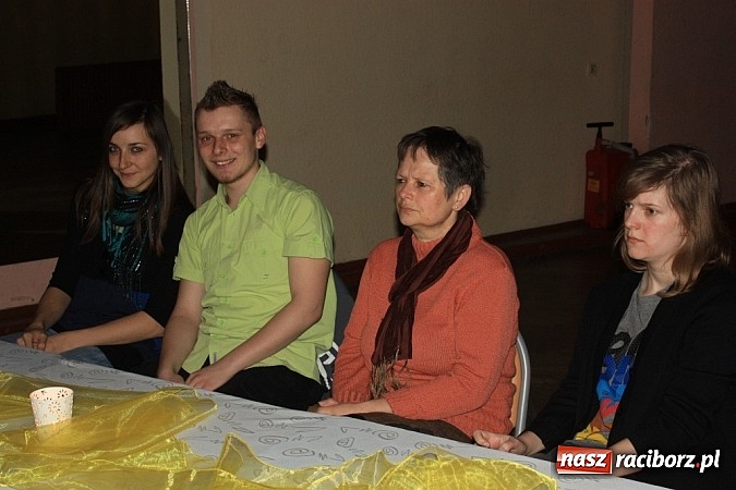 Zdjęcie w galerii na portalu naszraciborz.pl: Kapsander wystąpił w krzanowickim MOK-u wiadomości z regionu