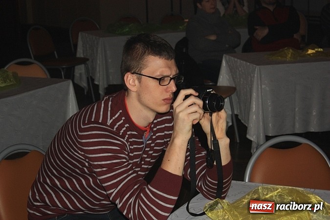 Zdjęcie w galerii na portalu naszraciborz.pl: Kapsander wystąpił w krzanowickim MOK-u wiadomości z regionu