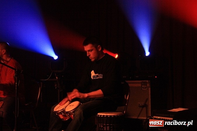 Zdjęcie w galerii na portalu naszraciborz.pl: Kapsander wystąpił w krzanowickim MOK-u wiadomości z regionu