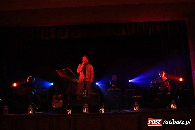 Zdjęcie w galerii na portalu naszraciborz.pl: Kapsander wystąpił w krzanowickim MOK-u wiadomości z regionu