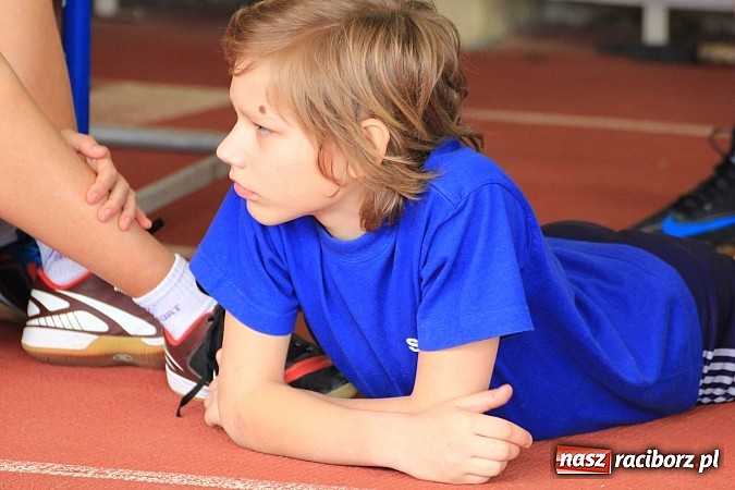 Zdjęcie w galerii na portalu naszraciborz.pl: Lekkoatletyczne zmagania uczniów podstawówek wiadomości z regionu