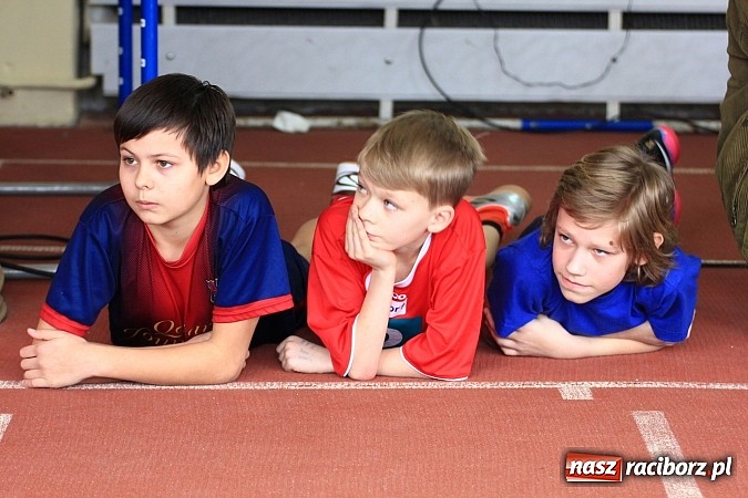 Zdjęcie w galerii na portalu naszraciborz.pl: Lekkoatletyczne zmagania uczniów podstawówek wiadomości z regionu