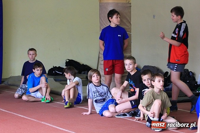 Zdjęcie w galerii na portalu naszraciborz.pl: Lekkoatletyczne zmagania uczniów podstawówek wiadomości z regionu