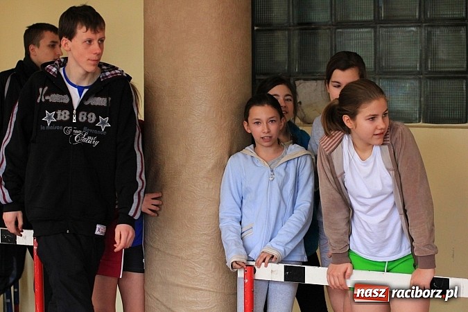 Zdjęcie w galerii na portalu naszraciborz.pl: Lekkoatletyczne zmagania uczniów podstawówek wiadomości z regionu