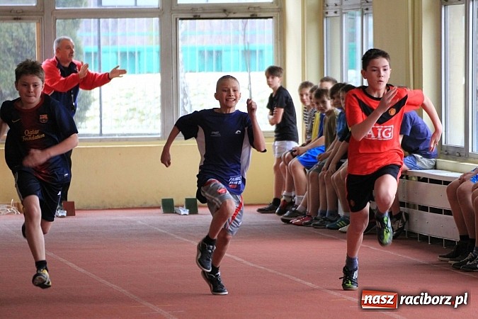 Zdjęcie w galerii na portalu naszraciborz.pl: Lekkoatletyczne zmagania uczniów podstawówek wiadomości z regionu