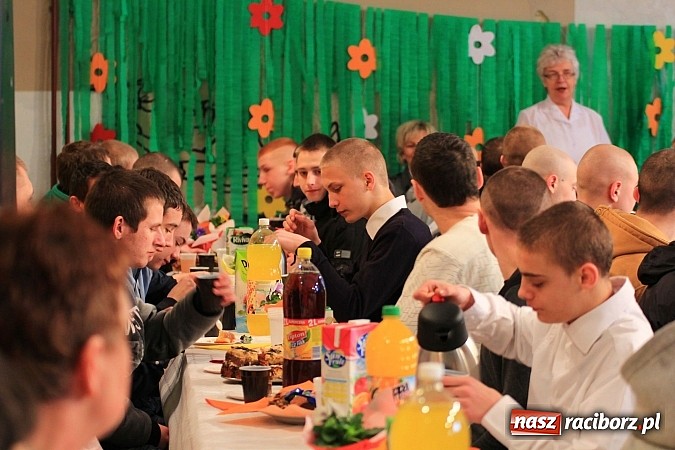 Zdjęcie w galerii na portalu naszraciborz.pl: Wyjątkowe święto w rudzkim MOW-ie wiadomości z regionu