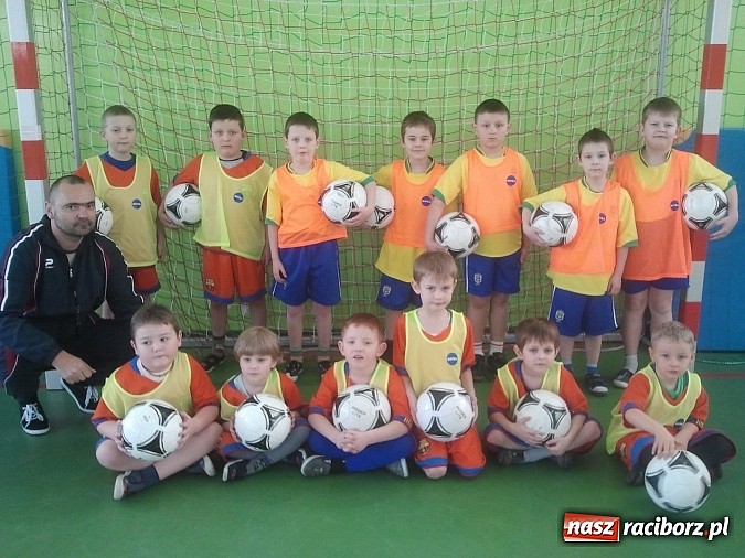 Zdjęcie w galerii na portalu naszraciborz.pl: Szkółka Piłkarska z Pawłowa w finale krajowym Nivea w Warszawie wiadomości z regionu