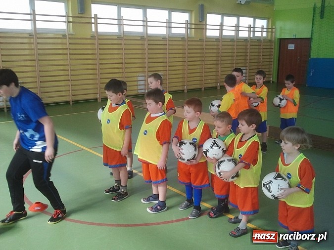 Zdjęcie w galerii na portalu naszraciborz.pl: Szkółka Piłkarska z Pawłowa w finale krajowym Nivea w Warszawie wiadomości z regionu