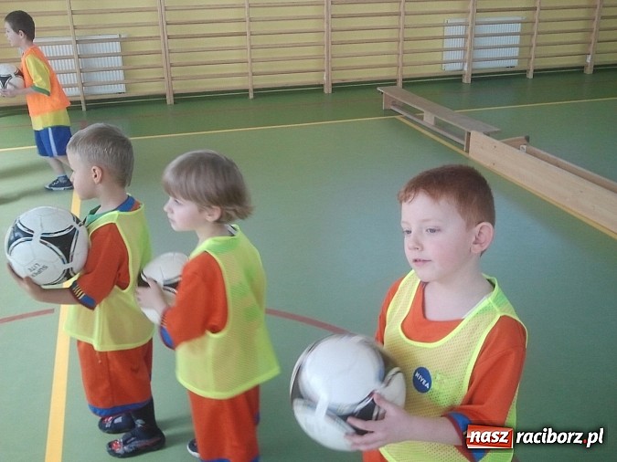 Zdjęcie w galerii na portalu naszraciborz.pl: Szkółka Piłkarska z Pawłowa w finale krajowym Nivea w Warszawie wiadomości z regionu