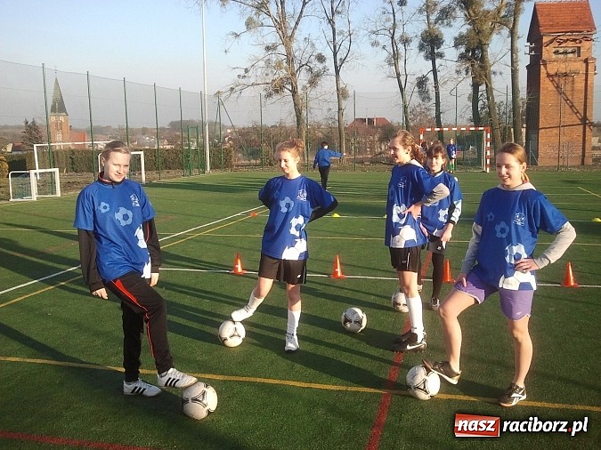 Zdjęcie w galerii na portalu naszraciborz.pl: Szkółka Piłkarska z Pawłowa w finale krajowym Nivea w Warszawie wiadomości z regionu