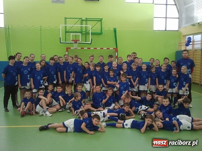 Zdjęcie w galerii na portalu naszraciborz.pl: Szkółka Piłkarska z Pawłowa w finale krajowym Nivea w Warszawie wiadomości z regionu