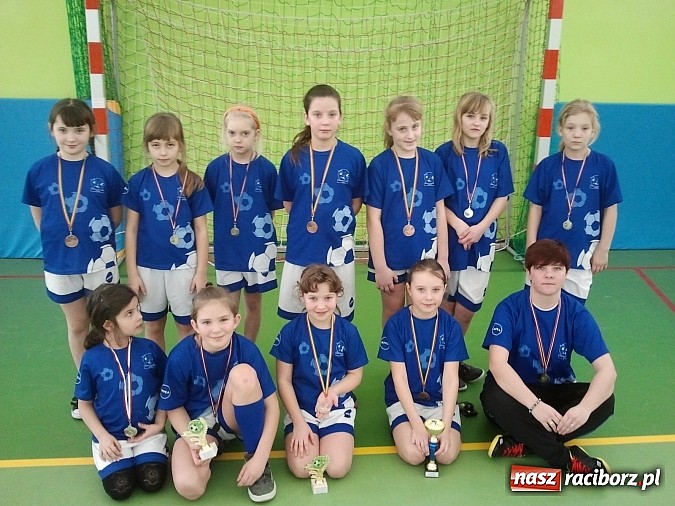 Zdjęcie w galerii na portalu naszraciborz.pl: Szkółka Piłkarska z Pawłowa w finale krajowym Nivea w Warszawie wiadomości z regionu