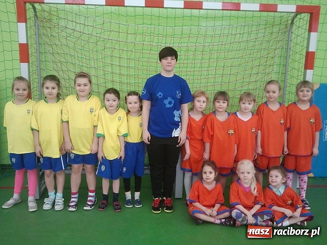Zdjęcie w galerii na portalu naszraciborz.pl: Szkółka Piłkarska z Pawłowa w finale krajowym Nivea w Warszawie wiadomości z regionu