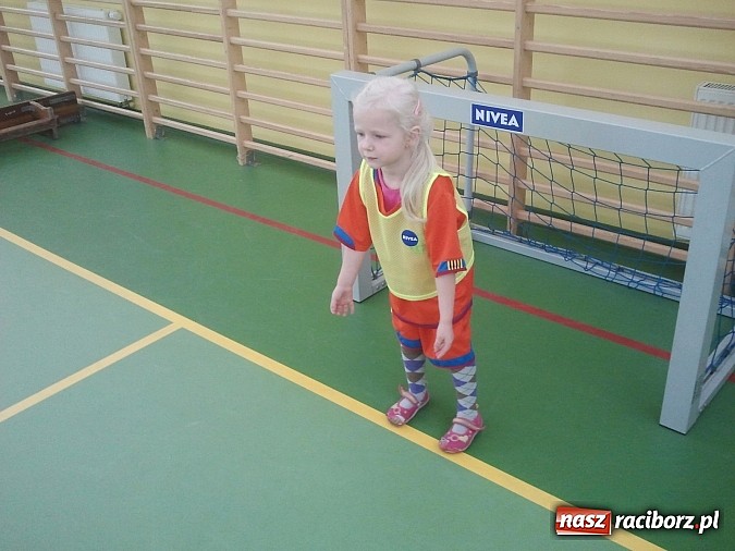 Zdjęcie w galerii na portalu naszraciborz.pl: Szkółka Piłkarska z Pawłowa w finale krajowym Nivea w Warszawie wiadomości z regionu