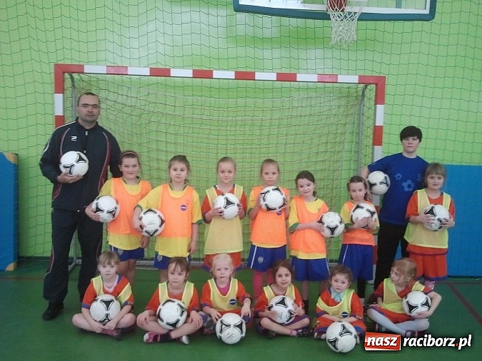 Zdjęcie w galerii na portalu naszraciborz.pl: Szkółka Piłkarska z Pawłowa w finale krajowym Nivea w Warszawie wiadomości z regionu