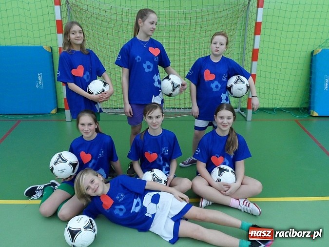 Zdjęcie w galerii na portalu naszraciborz.pl: Szkółka Piłkarska z Pawłowa w finale krajowym Nivea w Warszawie wiadomości z regionu