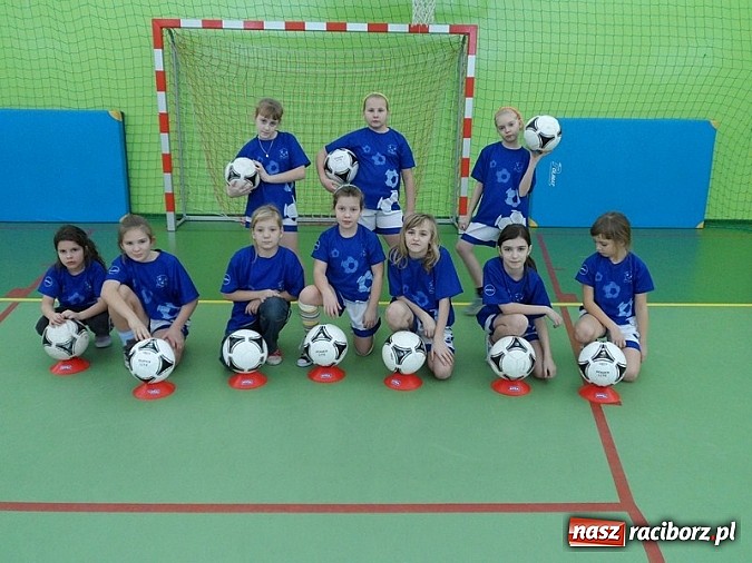 Zdjęcie w galerii na portalu naszraciborz.pl: Szkółka Piłkarska z Pawłowa w finale krajowym Nivea w Warszawie wiadomości z regionu
