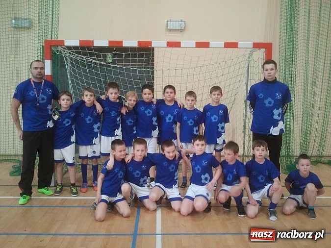 Zdjęcie w galerii na portalu naszraciborz.pl: Szkółka Piłkarska z Pawłowa w finale krajowym Nivea w Warszawie wiadomości z regionu