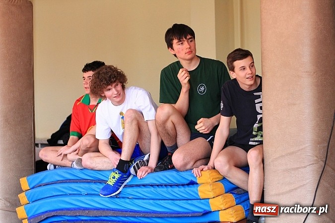 Zdjęcie w galerii na portalu naszraciborz.pl: Lekkoatleci z gimnazjów rywalizowali w ZSOMS wiadomości z regionu