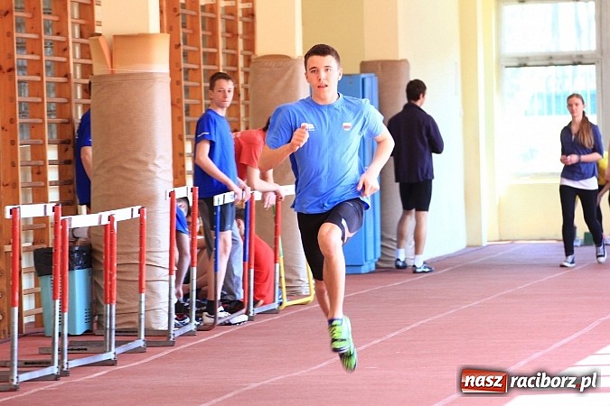 Zdjęcie w galerii na portalu naszraciborz.pl: Lekkoatleci z gimnazjów rywalizowali w ZSOMS wiadomości z regionu