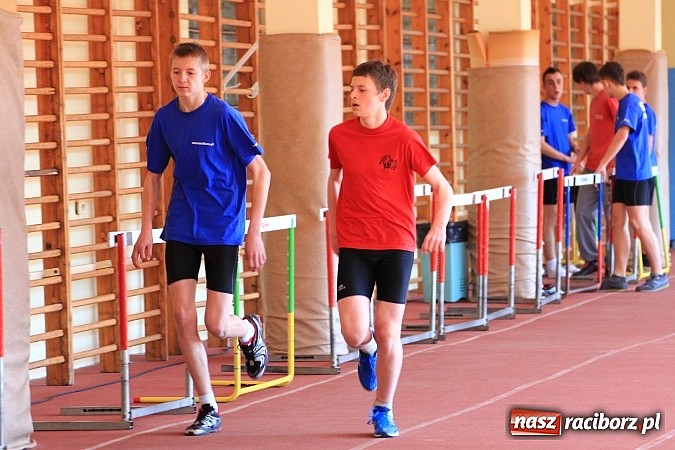 Zdjęcie w galerii na portalu naszraciborz.pl: Lekkoatleci z gimnazjów rywalizowali w ZSOMS wiadomości z regionu
