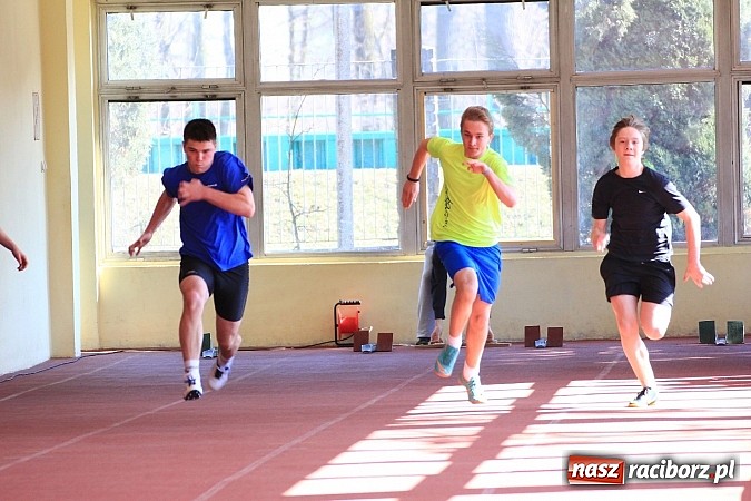 Zdjęcie w galerii na portalu naszraciborz.pl: Lekkoatleci z gimnazjów rywalizowali w ZSOMS wiadomości z regionu