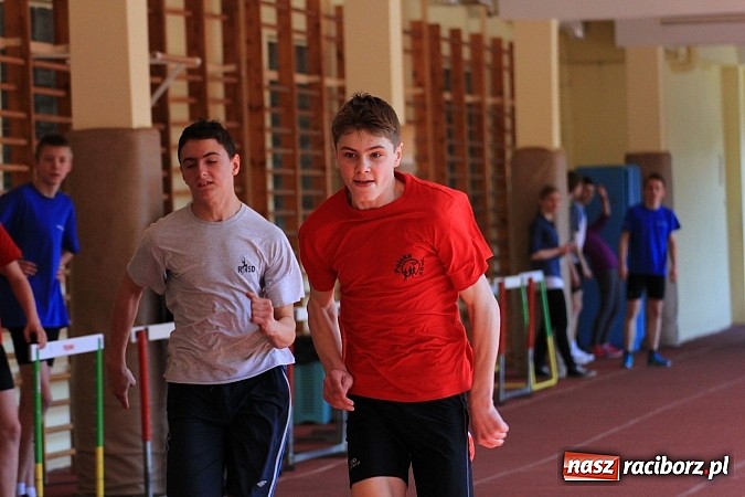 Zdjęcie w galerii na portalu naszraciborz.pl: Lekkoatleci z gimnazjów rywalizowali w ZSOMS wiadomości z regionu