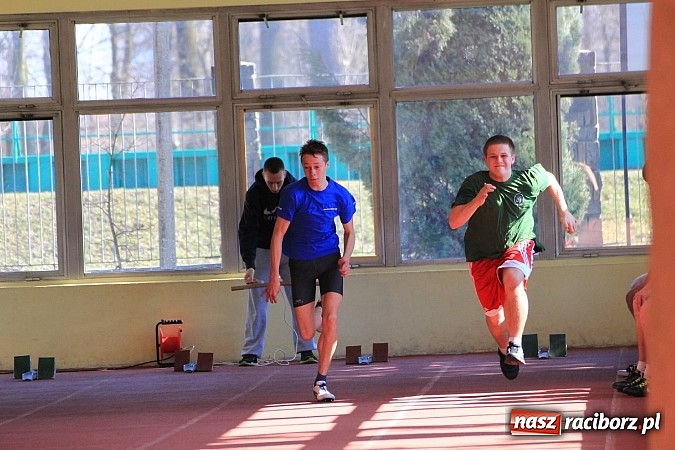 Zdjęcie w galerii na portalu naszraciborz.pl: Lekkoatleci z gimnazjów rywalizowali w ZSOMS wiadomości z regionu